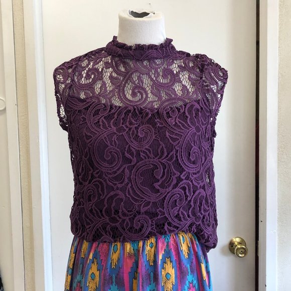 🆑️ Lace Top with Sewn-in Camisole - Picture 2 of 3